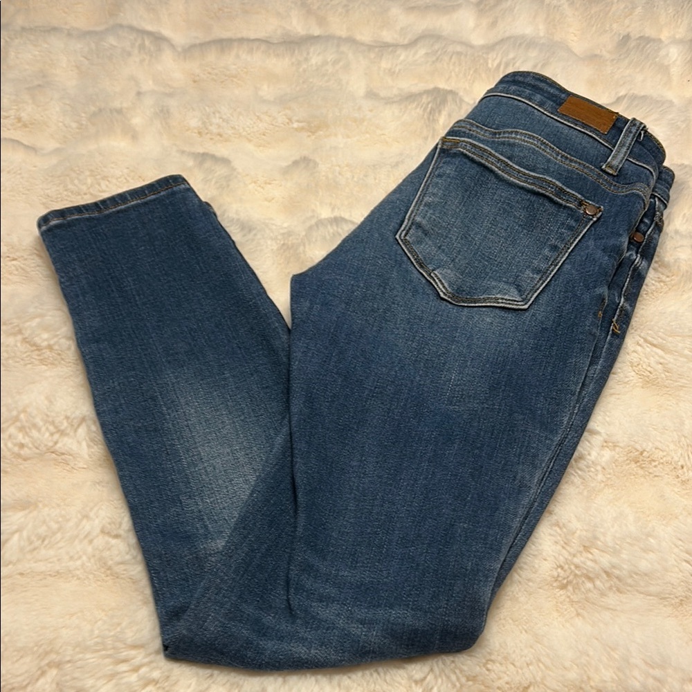 Judy Blue Skinny - Picture 3 of 4